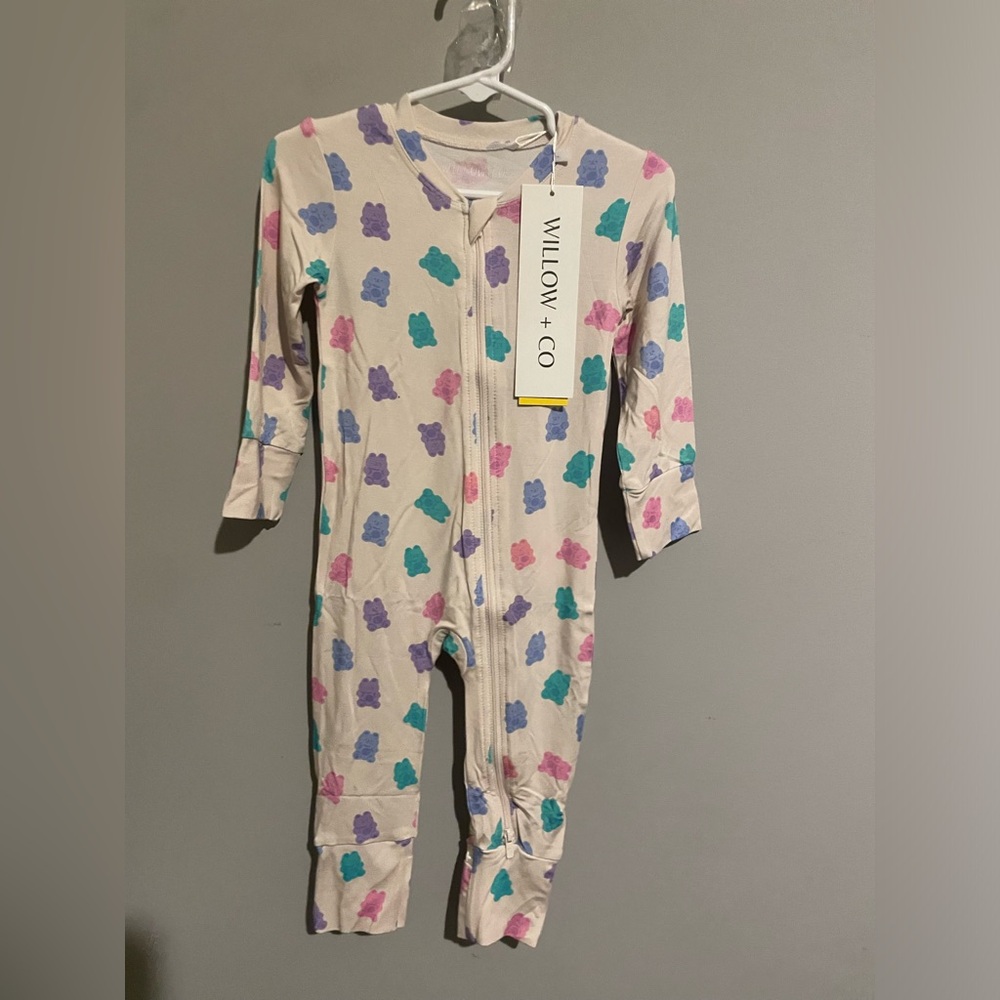 Willow & Co Size 3-6 Months Pajama Outfit‎ bamboo Gummy Bear Print